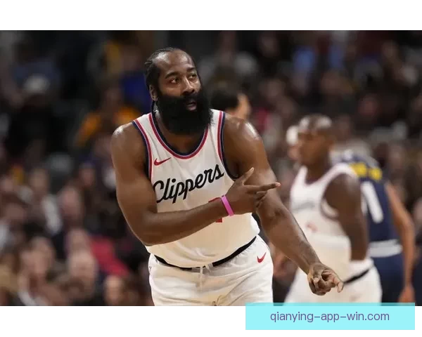 詹姆斯五项数据登顶历史首位 41分11篮板1米85后卫复制哈登壮举